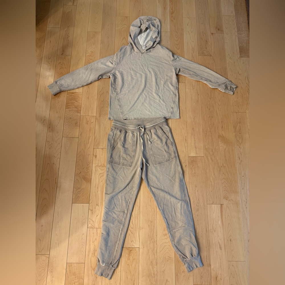Barefoot Dreams Malibu Collection Sweatsuit
